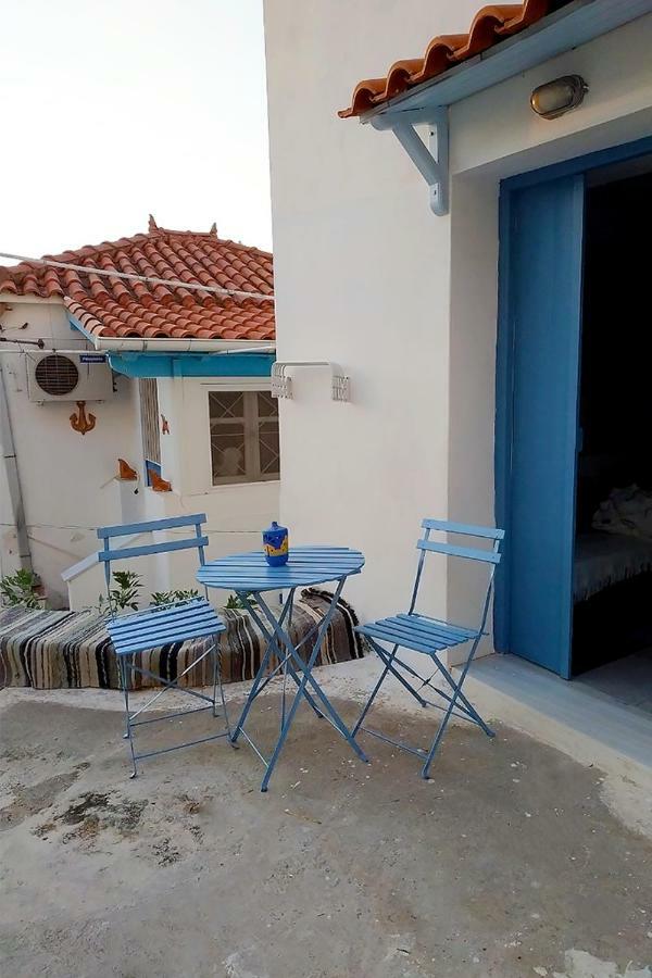 Theseus Apartment Poros Town Exterior photo